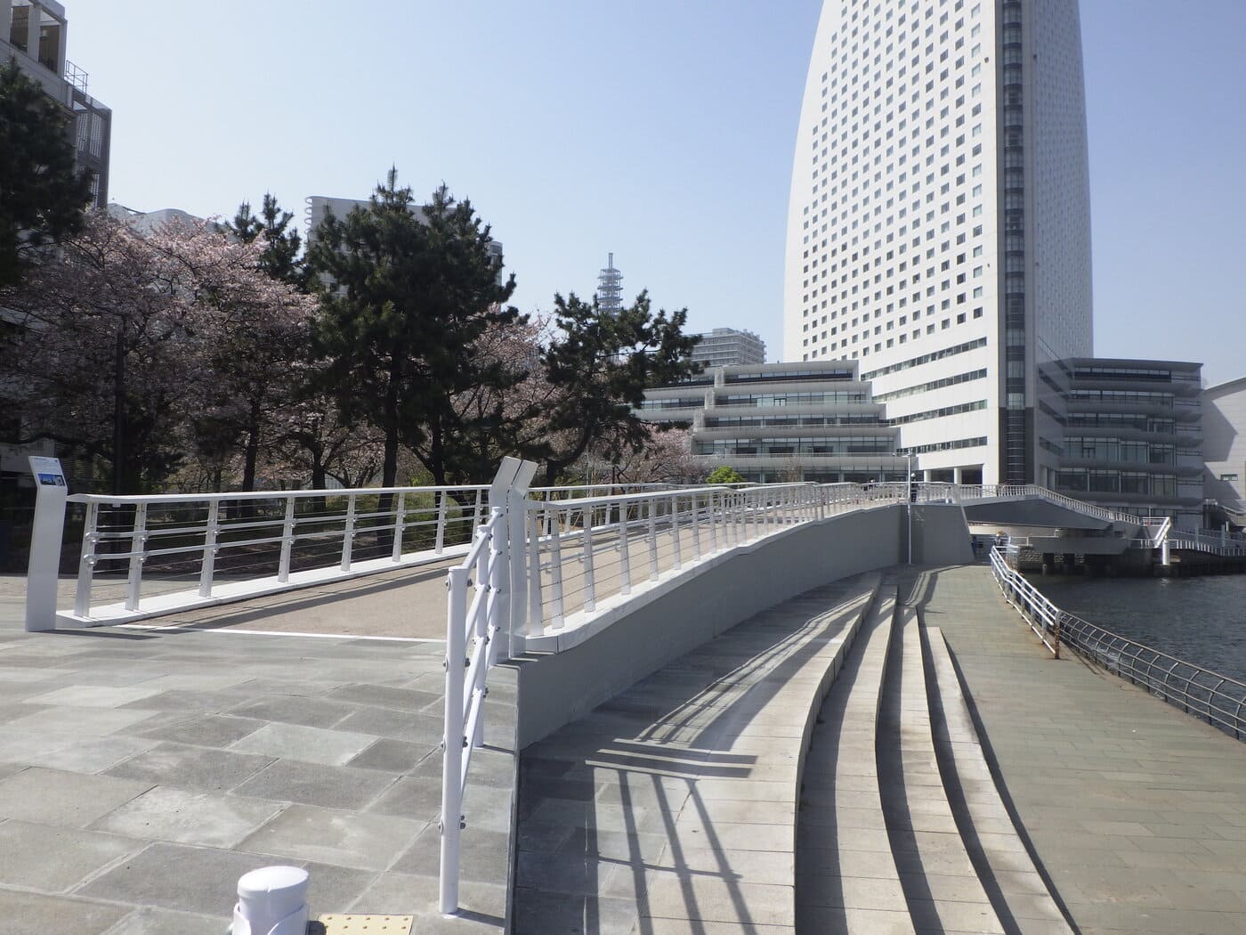 みなとみらい歩行者デッキ(仮称)整備工事(附帯工）